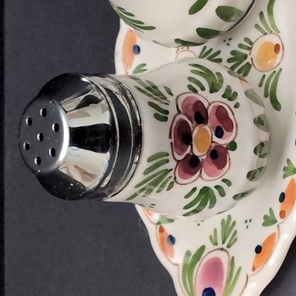 Vintage Delft Polychrome Set of Salt- Pepper Shakers with Tray. - Picture 2 of 10